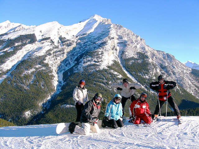 Focus students skiing